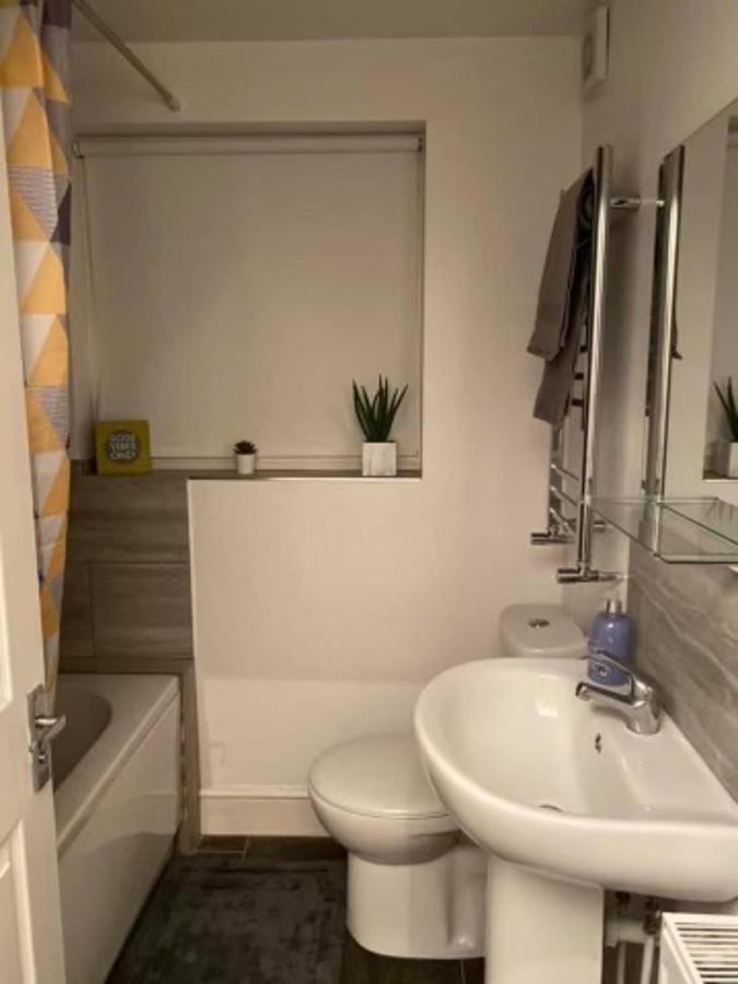 Spacious Four Bedroom Home 3 Bathrooms - Ковентри Экстерьер фото