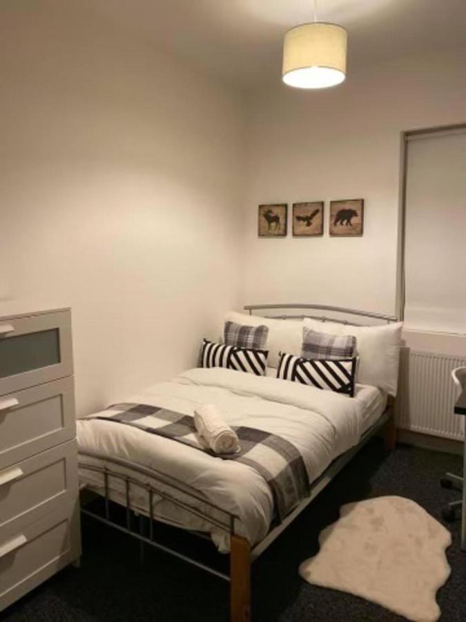 Spacious Four Bedroom Home 3 Bathrooms - Ковентри Экстерьер фото